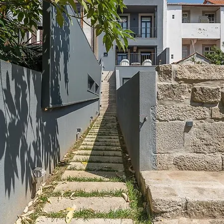Guestready - Somebody's Story - C Porto